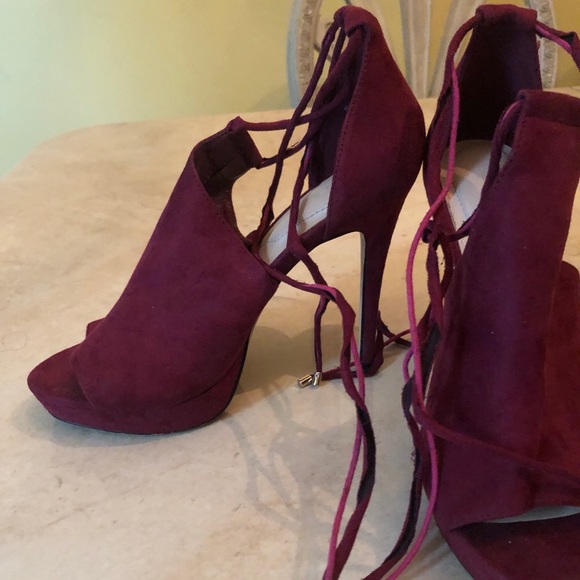 Heels. Dress heels - Picture 2 of 5